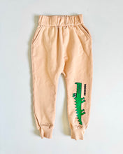 Load image into Gallery viewer, USED Hugo Loves Tiki Alligator Sweatpants 2T (90cm)