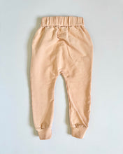 Load image into Gallery viewer, USED Hugo Loves Tiki Alligator Sweatpants 2T (90cm)