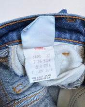 Load image into Gallery viewer, Vintage Levi’s Orange Tab Denim Pants 12M (75cm)