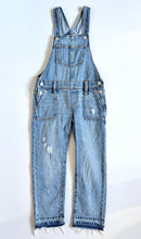 画像をギャラリービューアに読み込む, USED Old Navy Distressed Denim Overall Kids S 6-7 (120-125cm)