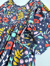 画像をギャラリービューアに読み込む, USED Hanna Andersson Blue/Floral Dress Girl’s 8 130cm