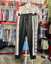 Load image into Gallery viewer, USED Bass Pro Shop T-shirt & Jordan Jogger Pants Set 4/5T (100-110cm)