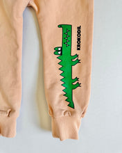 Load image into Gallery viewer, USED Hugo Loves Tiki Alligator Sweatpants 2T (90cm)

