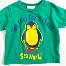 画像をギャラリービューアに読み込む, Sea World Penguin “Too Cool For School” T-shirts 2T (80-90cm)
