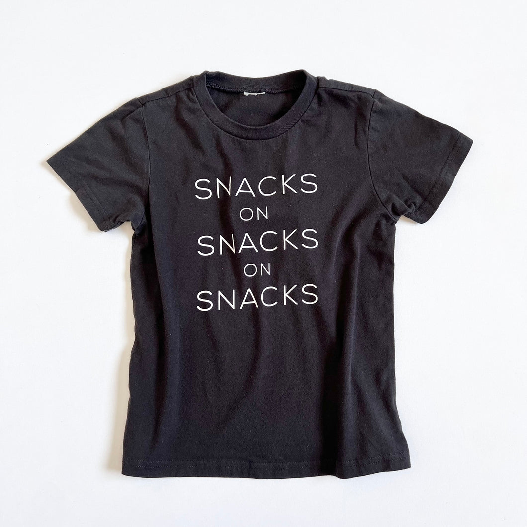 USED SNACKS ON SNACKS T-shirts Black 5T (100−110cm)