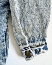 Load image into Gallery viewer, Vintage OshKosh B’gosh Acid Wash Jean Jacket Kids 6 (120-125cm)
