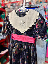 Load image into Gallery viewer, Vintage Bonnie Jean Floral Velvet/Lace Dress 6 (120cm)
