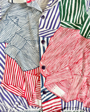 Load image into Gallery viewer, Vintage Shirts Designed Shirts 4T (100cm)
