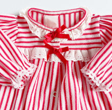 画像をギャラリービューアに読み込む, Vintage Her Majesty Striped Fleece Footie Coveralls Newborn, 0-3M (新生児, 60cm)
