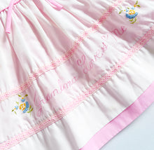 画像をギャラリービューアに読み込む, Vintage “Grandma Loves Me” Apron Dress Pastel Pink 12-18M (70-75cm)
