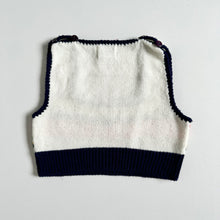 Load image into Gallery viewer, Vintage ‘70s Apple Knit Crop Vest 3/4T (90-100cm)
