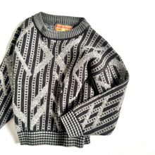 Load image into Gallery viewer, Vintage Black/Gray Sweater 5/6T (100-120cm)
