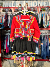 Load image into Gallery viewer, USED Peruvian Dress 5T (110cm)
