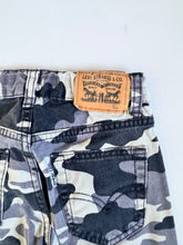 Load image into Gallery viewer, USED Levi’s Gray Camouflage Pants 5T (110cm)
