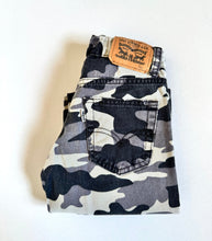 Load image into Gallery viewer, USED Levi’s Gray Camouflage Pants 5T (110cm)

