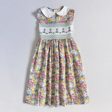 画像をギャラリービューアに読み込む, Used Two Silly Kids Floral Smocked Dress 6 (115-120cm)
