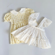 画像をギャラリービューアに読み込む, Vintage Bryan Floral Pinafore Apron Dress Pastel Yellow 4T (Best Fits 3T) 95-100cm
