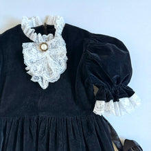 画像をギャラリービューアに読み込む, Vintage Handmade Black Velvet×Lace Dress 5/6T (100-110cm)
