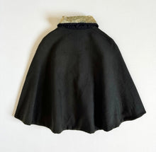 Load image into Gallery viewer, Vintage ‘60s Black Capes 2/4T (90-100cm)
