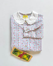 Load image into Gallery viewer, Vintage New Floral Blouse Kids 6 (115-120cm)
