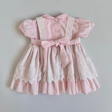 画像をギャラリービューアに読み込む, Vintage Mini World Lace Apron Dress Pastel Pink 9-12M (70cm)
