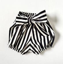 画像をギャラリービューアに読み込む, USED Carbon Soldier Black/White Striped Bubble Pants 6-12M (65-75cm)
