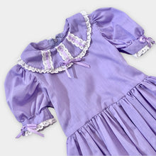 Load image into Gallery viewer, Vintage Frill Lace/Bow Pastel Purple Dress Approx 2/3T (90-95cm)
