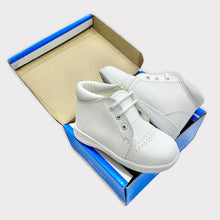 Load image into Gallery viewer, New/Deadstock Vintage Mi Angel Lace Up Shoes White Size 6/7 (13-14cm)
